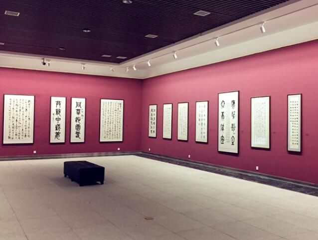 “888集团杯”职工书画摄影展在崔振宽美术馆发展